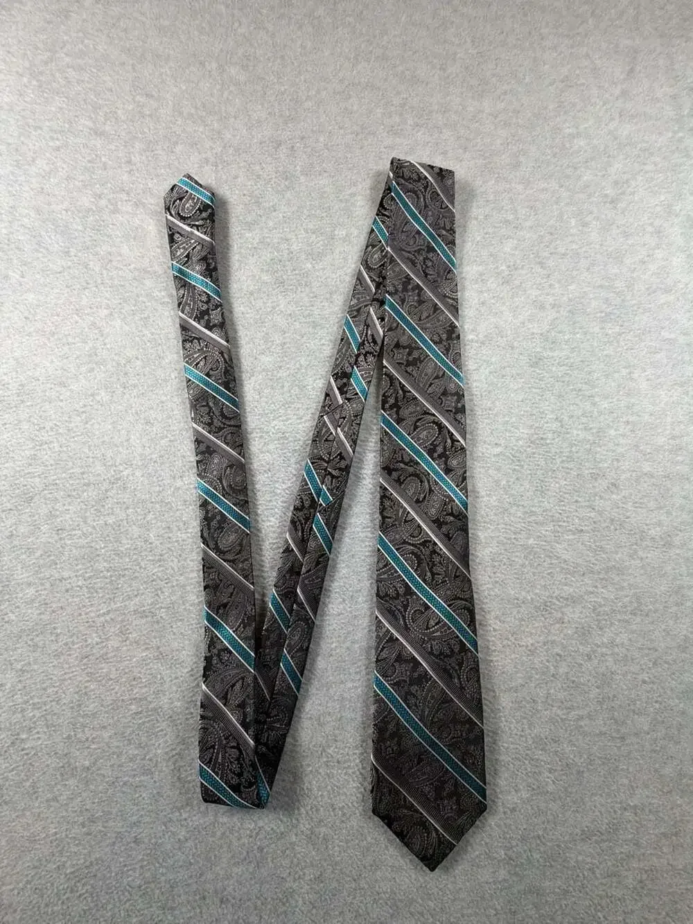 Pronto Uomo Platinum Men's 100% Silk Paisley Stripe Necktie
